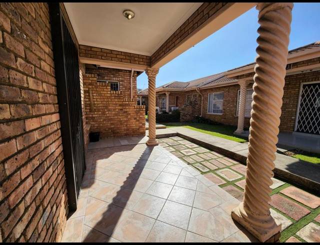 2 BEDROOM TOWNHOUSE FOR SALE IN VAN DYK PARK